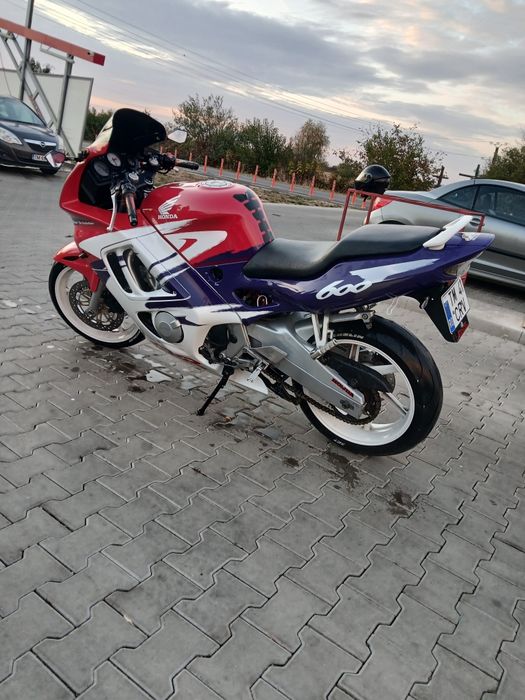 Vând Honda CBR 600