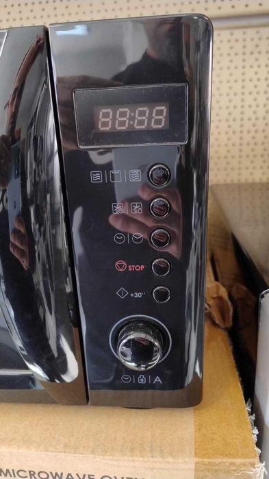 Чисто нова черна Микровълнова фурна Candy 700 W 20 л Grill