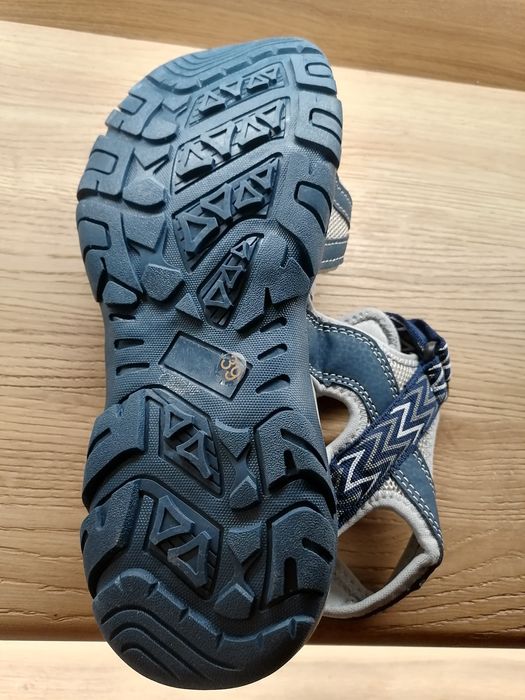 Дамски спортни сандали