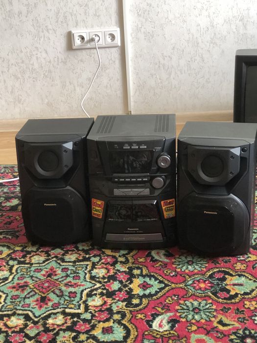 Музыкальный центр Panasonic с мощными колонками