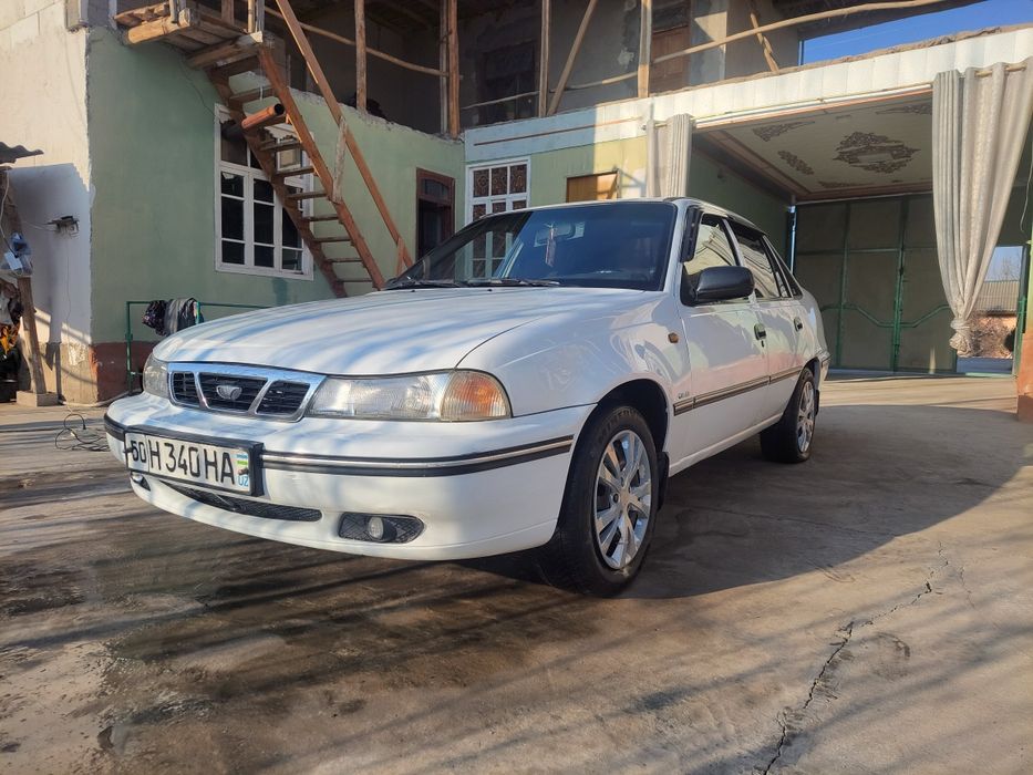 Moshina zoʻr pul zaril