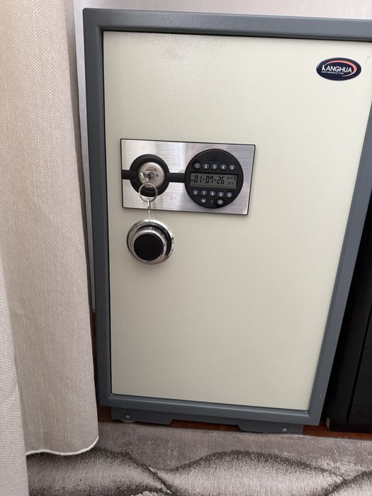 Продам сейф огнеупорный