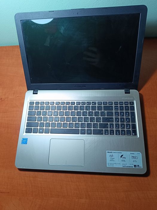 Продавам лаптоп Asus X540S