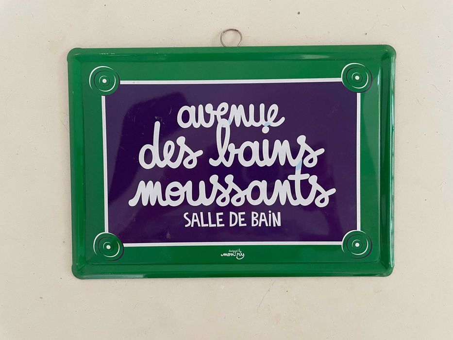 semn metalic emailat se agata pe usa de la baie sau perete franceza