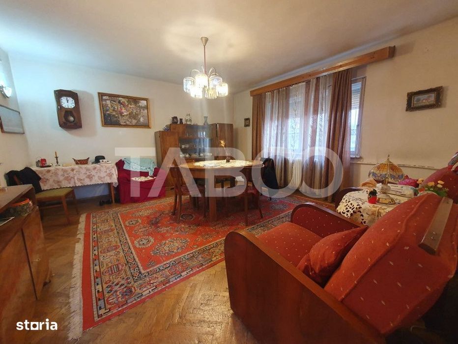 Casa 5 camere 374 mp utili + Anexa 75 mp in punctul 0 al Fagarasului