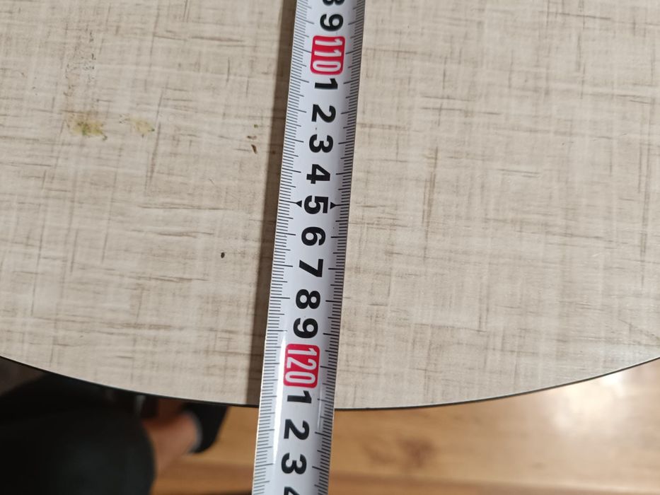 Стол.              .