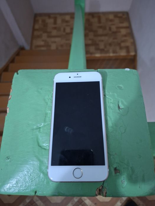 Продам айфон 6s.