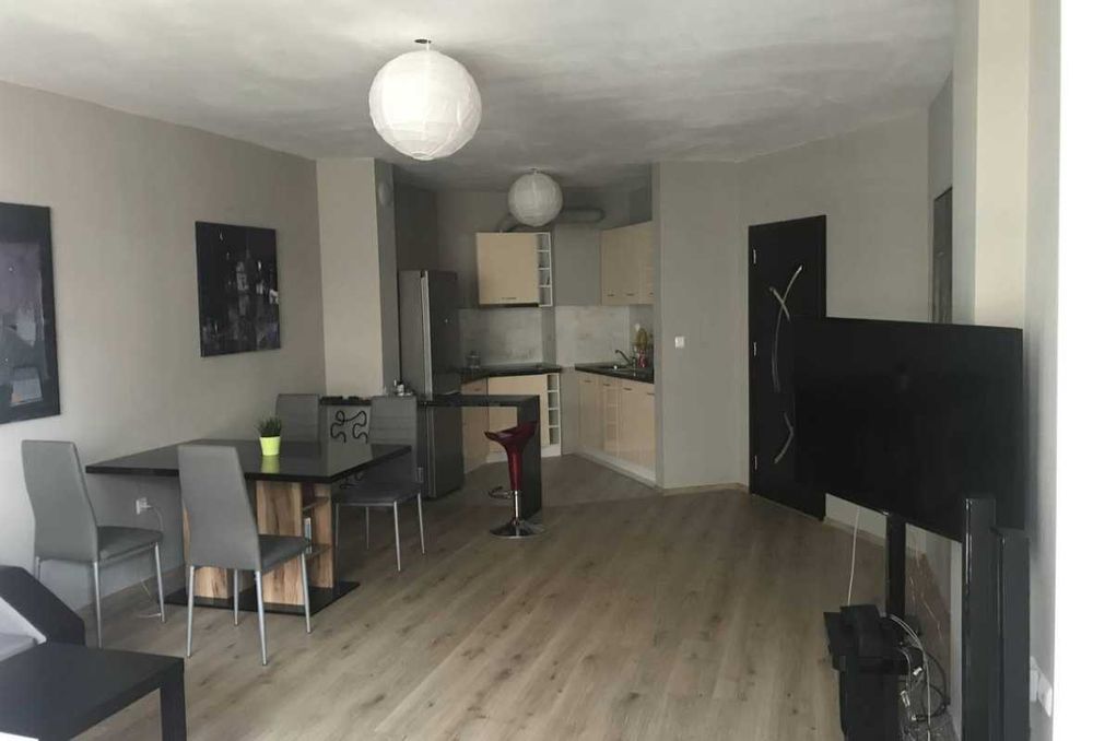 Дава се под наем Тристаен апартамент в Бургас, Меден рудник - зона Б - 92 кв.м за 200 € - Снимка #4