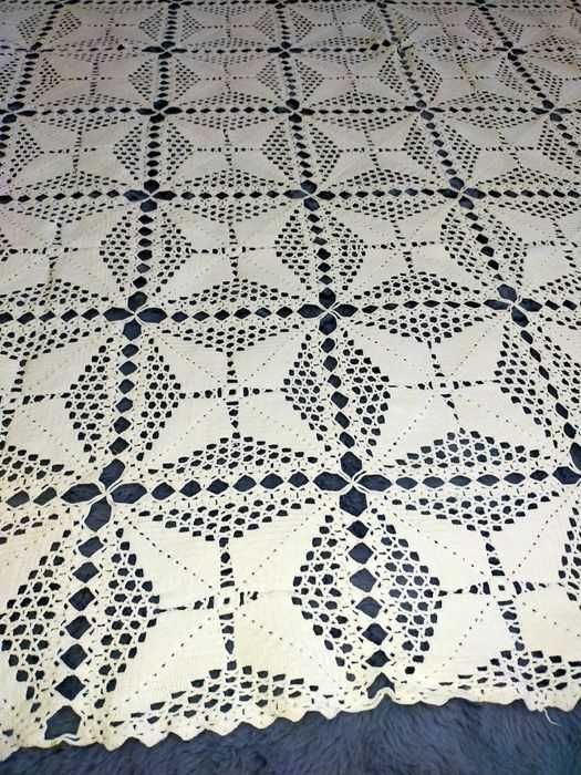 Cuvertură mare brodată manual