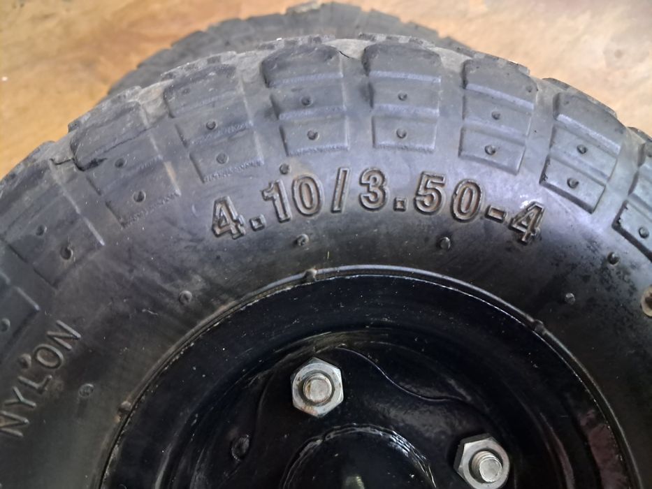 Продам два колеса от ручной тележки