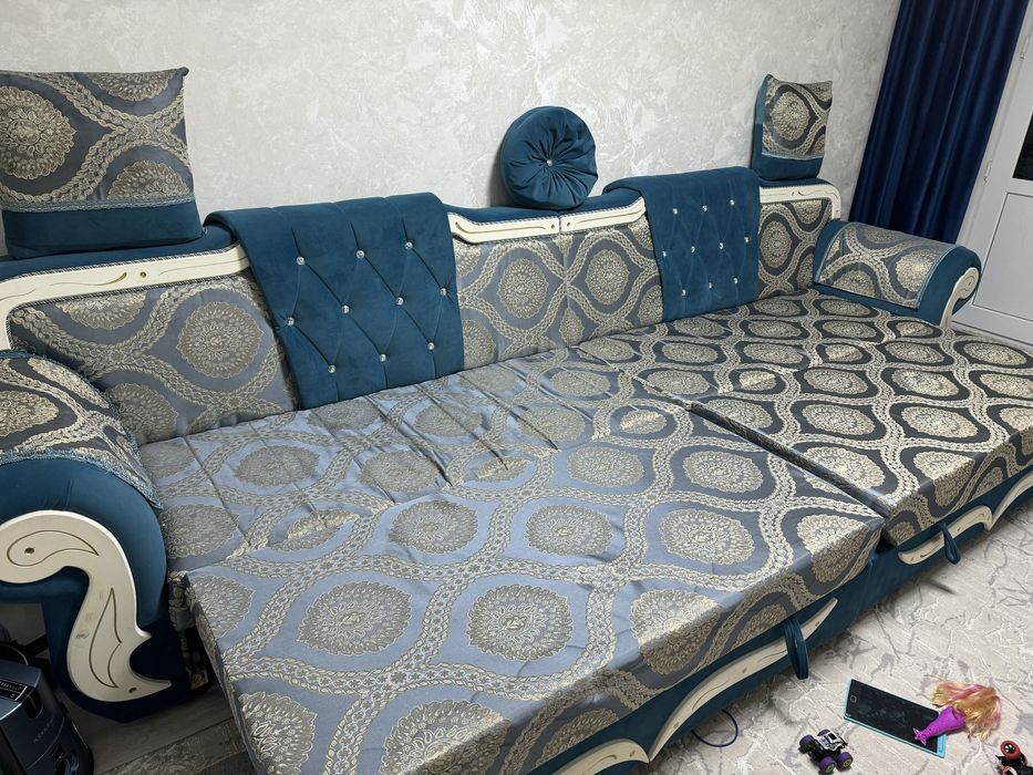 Продается диван “Шах”