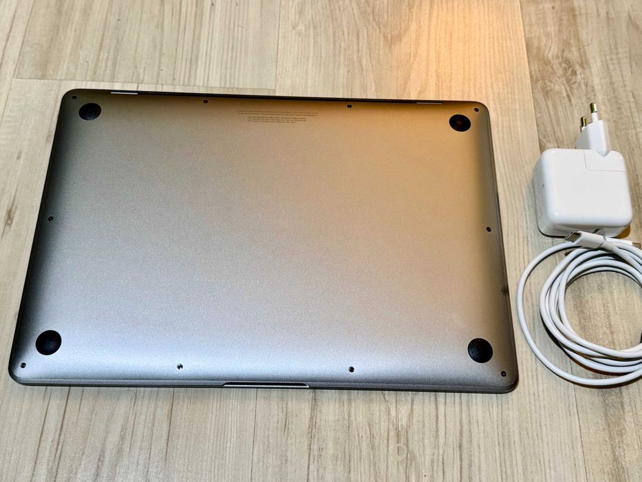 Macbook Air M1 // Ram 8Gb // Ssd 500gb // 241 cicluri
