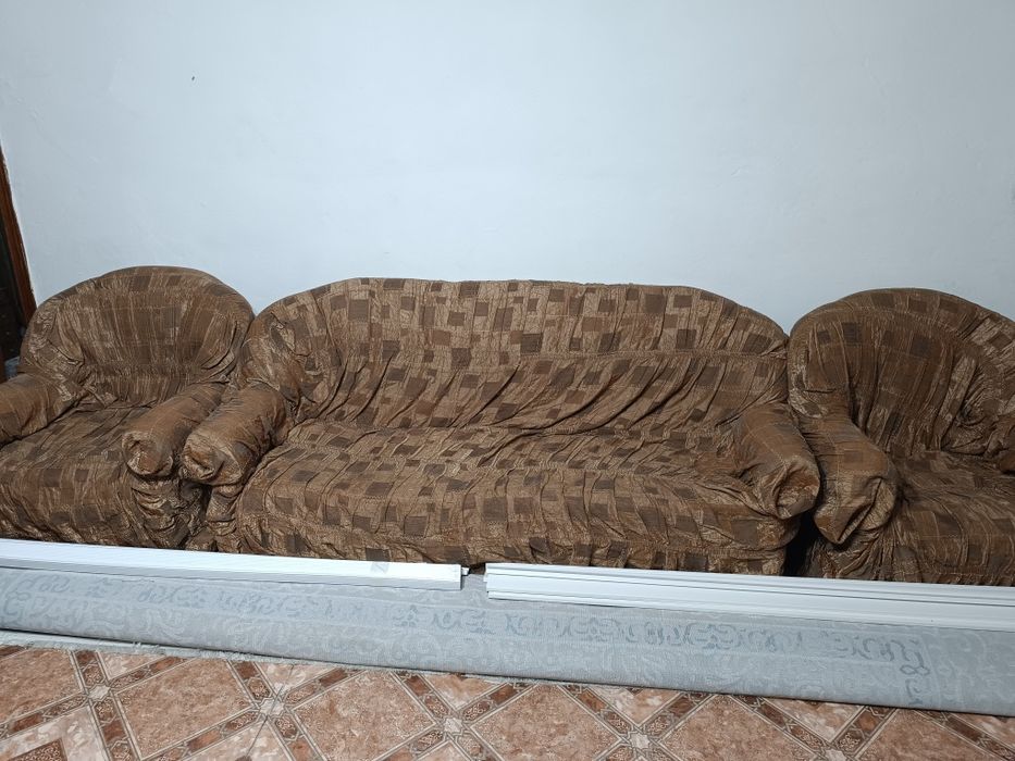 Отдам диван с креслами даром