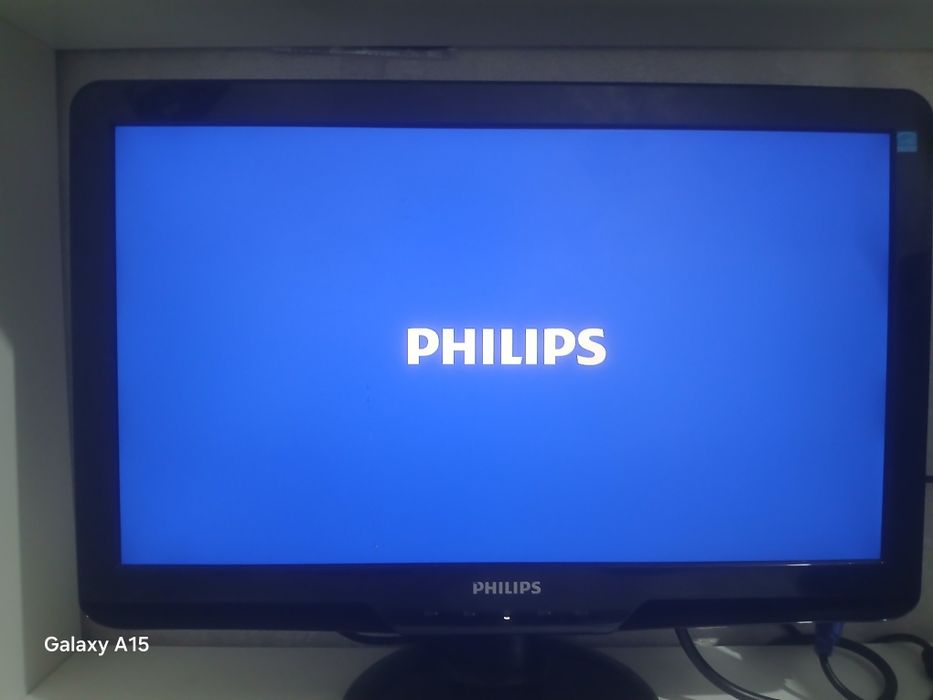 Монитор Philips.