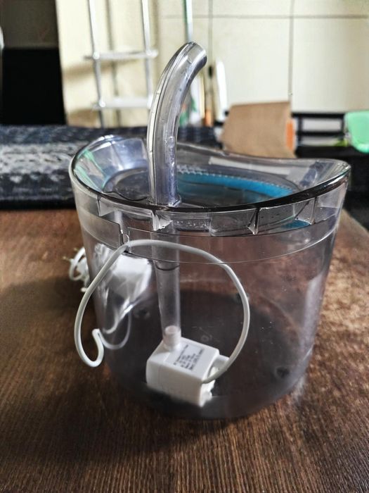 Продам поилку для кошек