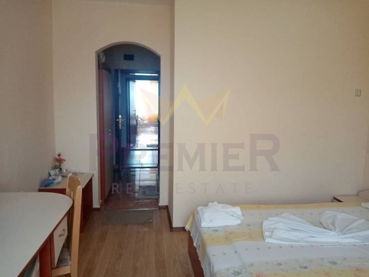 Продава се Двустаен апартамент в Созопол - 70 кв.м за 1130 €/кв.м - Снимка #3