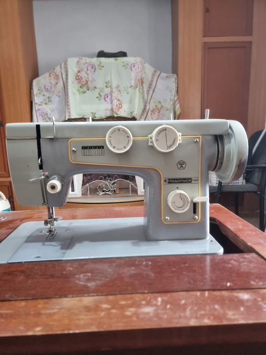 продаётся швейная машина.