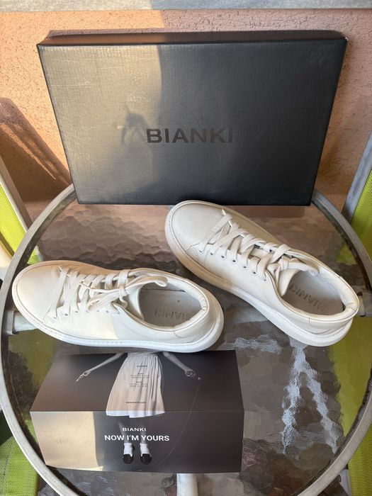 BIANКI – бели кожени кецове