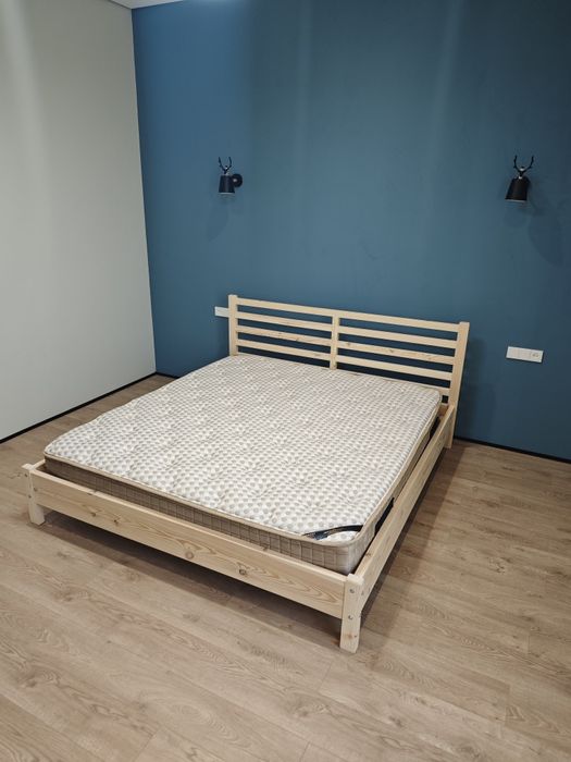 Деревянная двухспальная кровать размером 200×180| 200*180