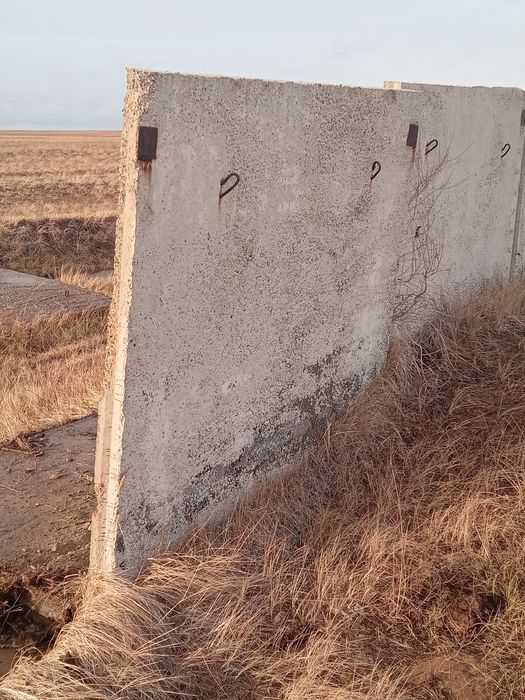 Продам заборни плиты