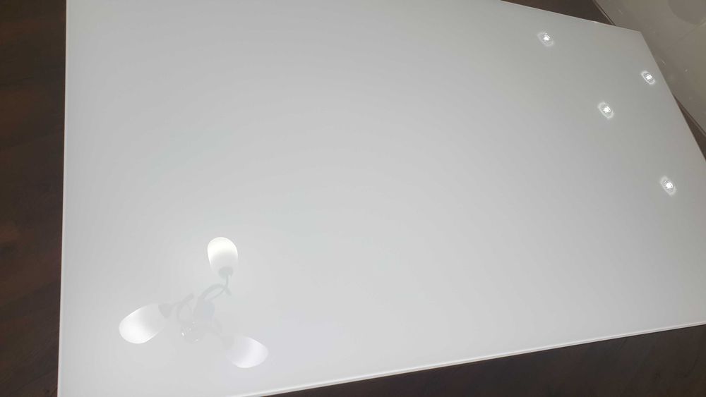 Масивна трапезна маса