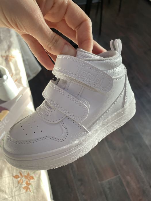 Белые ботинки для девочки или мальчика