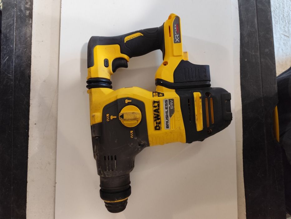 Коледна цена перфоратор къртач Девалт DeWALT DCH323 54V