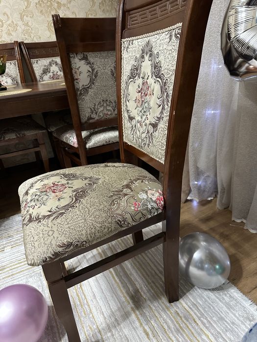 Продам 8 стульев