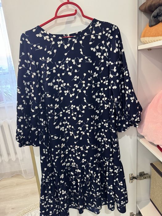 Платье темно-синее с белым принто