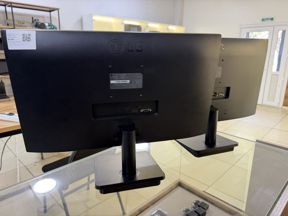 монитор LG черный