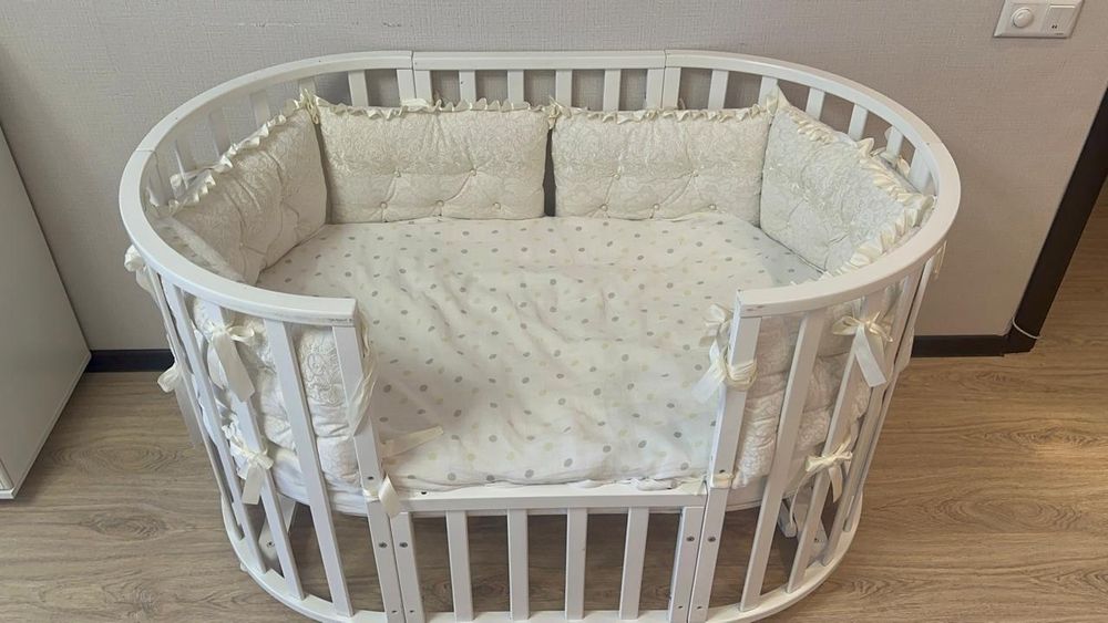 Детская кровать и комод