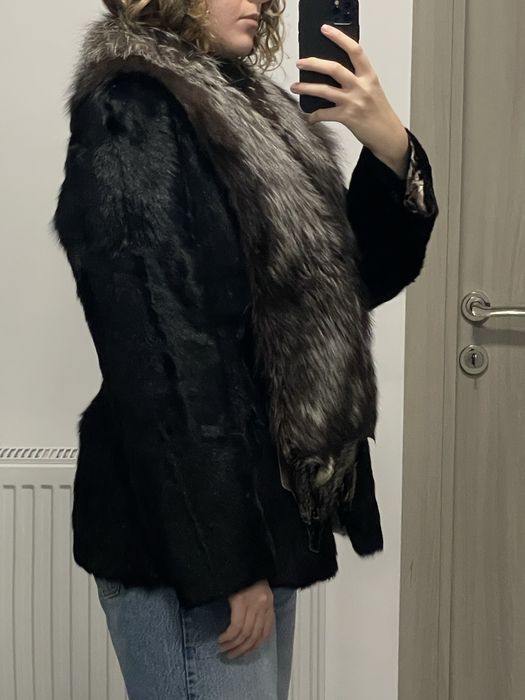 Haina de blana naturala cu guler din vulpe polara argintie