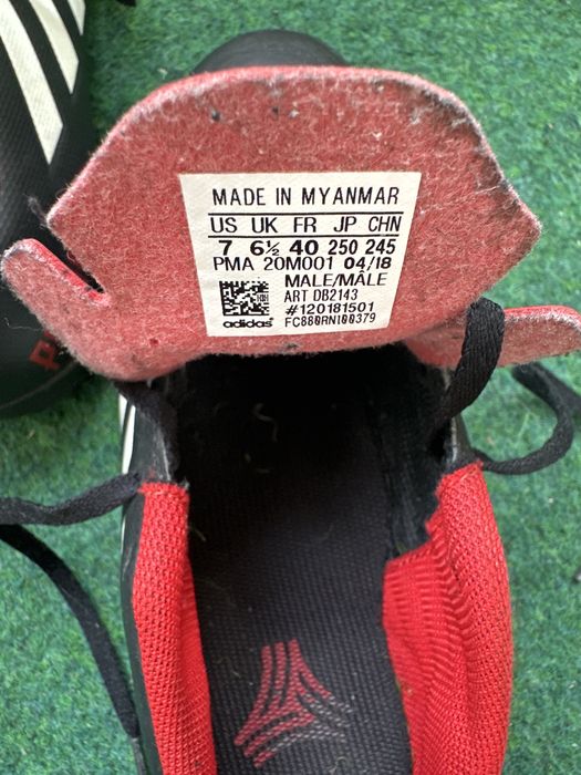 Футболни обувки номер 40