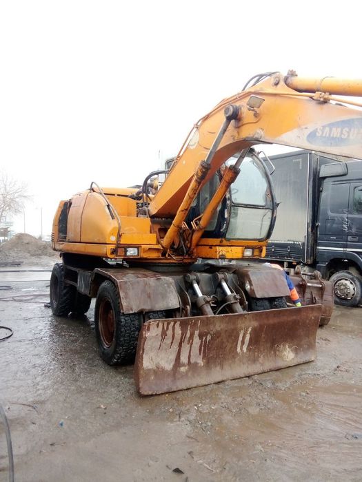 Ekskovator Samsung sotiladi - tiniq ishlavotti