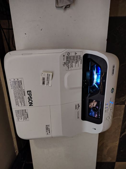 epson eb-685wi 4к ust  ултра късофокусен проектор