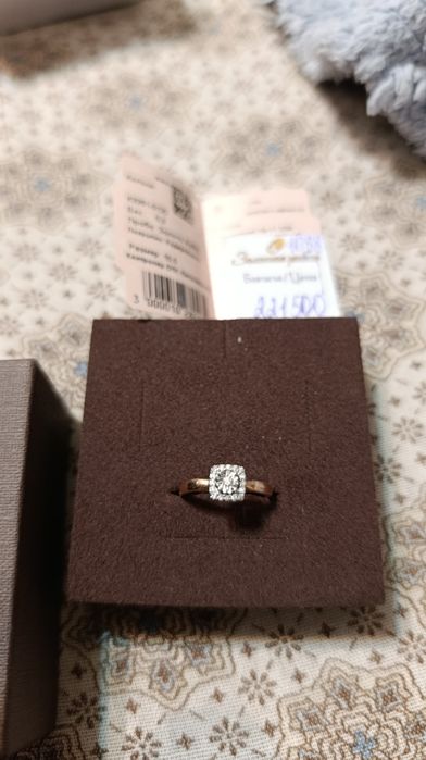 Продам кольцо золотое с бриллиантами