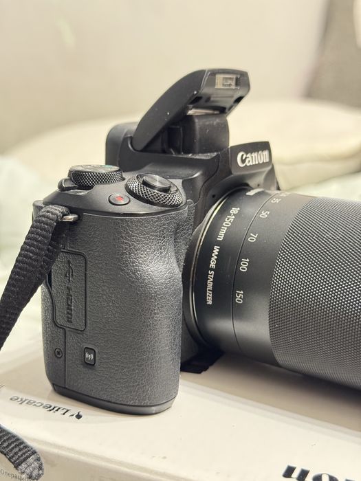 Продам Canon EOS M50 Kit (18-150mm)