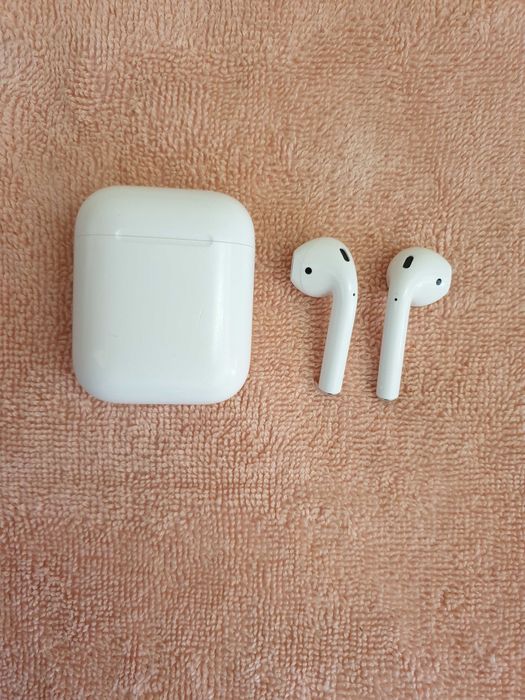 Продам оригинальные наушники Airpods 2.1