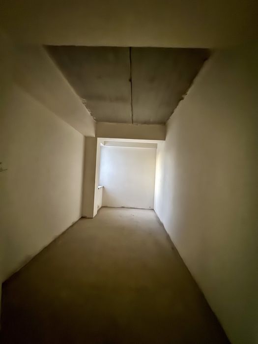 3х комнатная квартира(коробка), на 2 этаже. Поворот