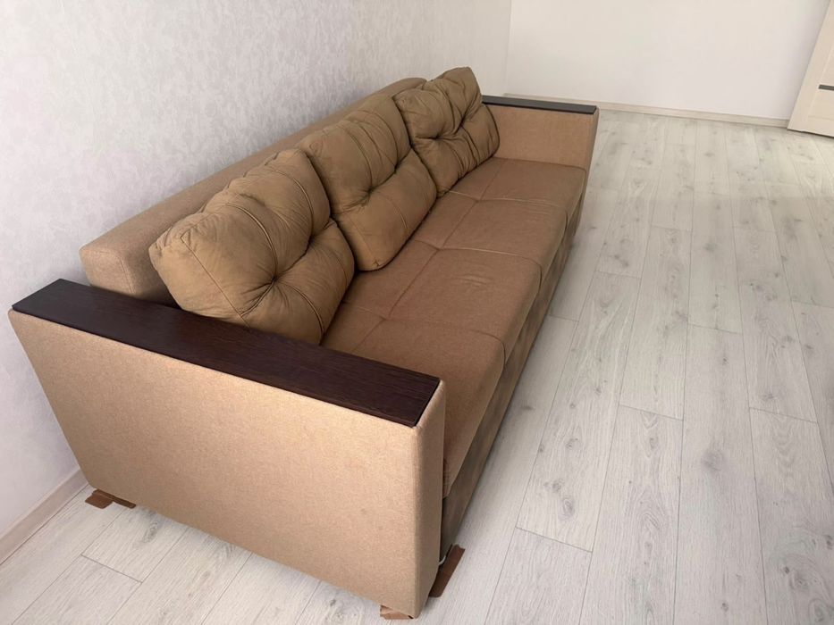 Продам  диван .
