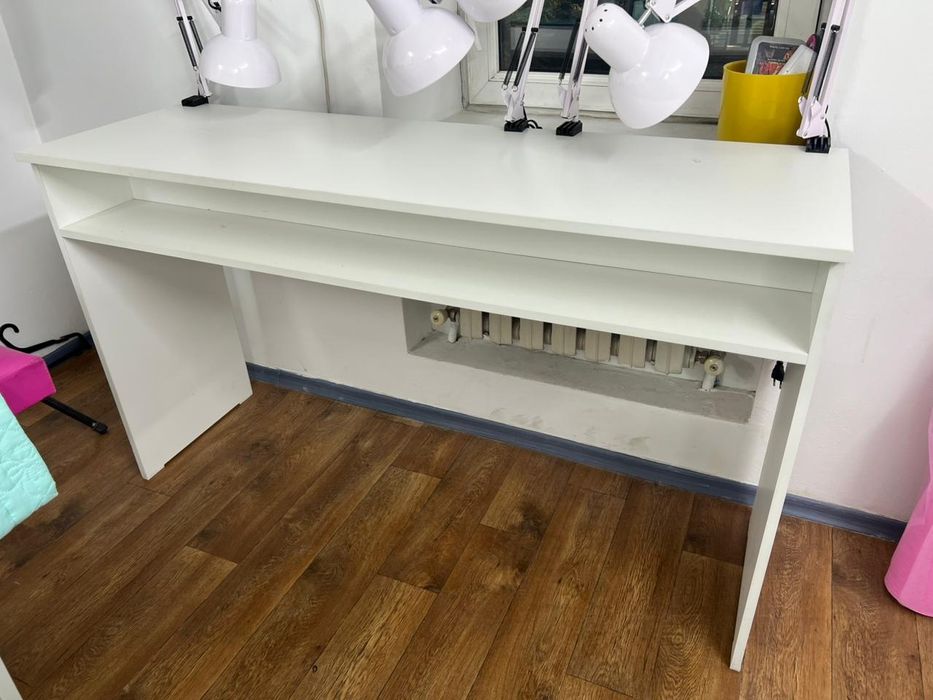 Столы для маникюра