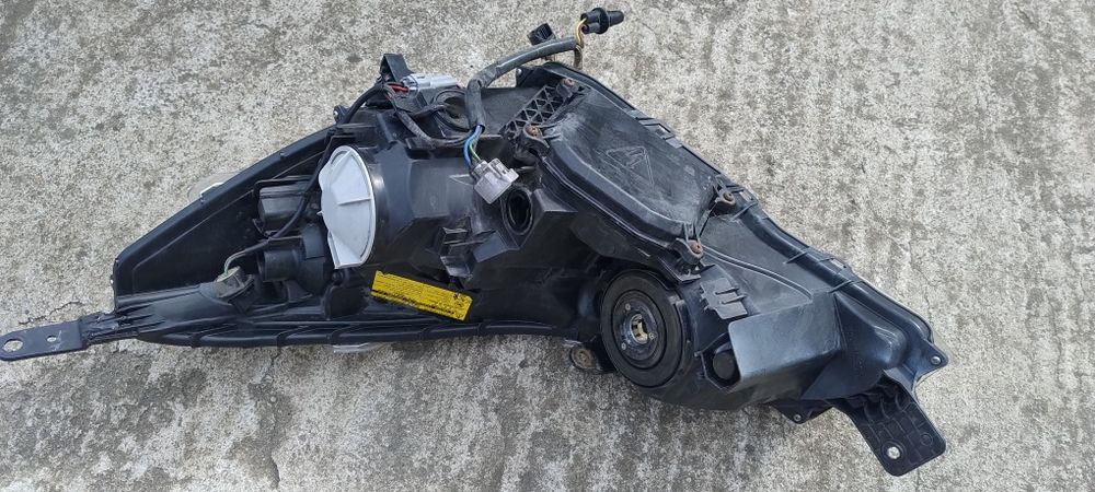 Far dreapta xenon Subaru Legacy 2010