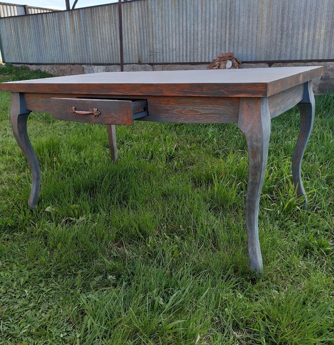 Стол новый продаю