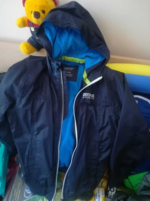 детска ветровка с качулка