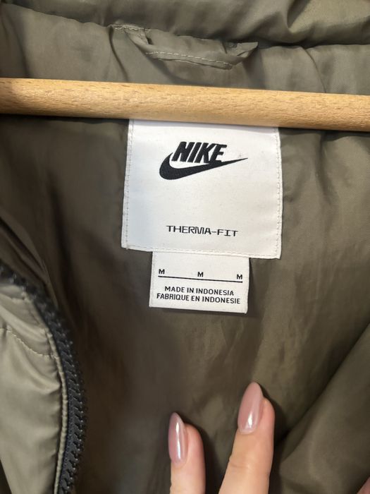 Дамско яке Nike.