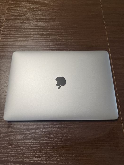 MacBook Air M1 13” 8GB/256GB - 96% Батерия, Само 35 цикъла