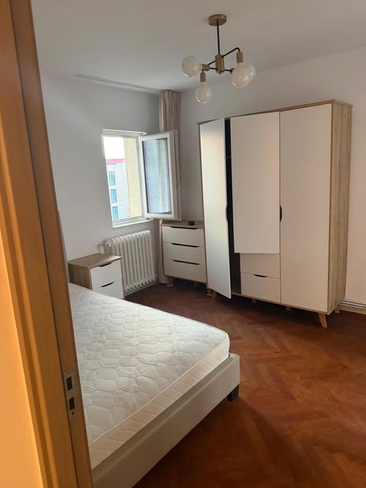 Inchiriez apartament 3 camere UMF Ultracentral