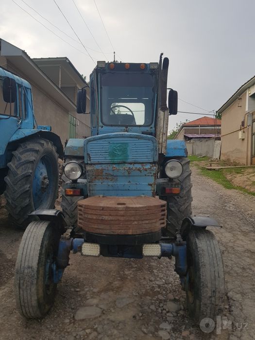 Traktor sotiladi