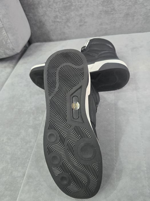 Кроссовки сезон весна-осень