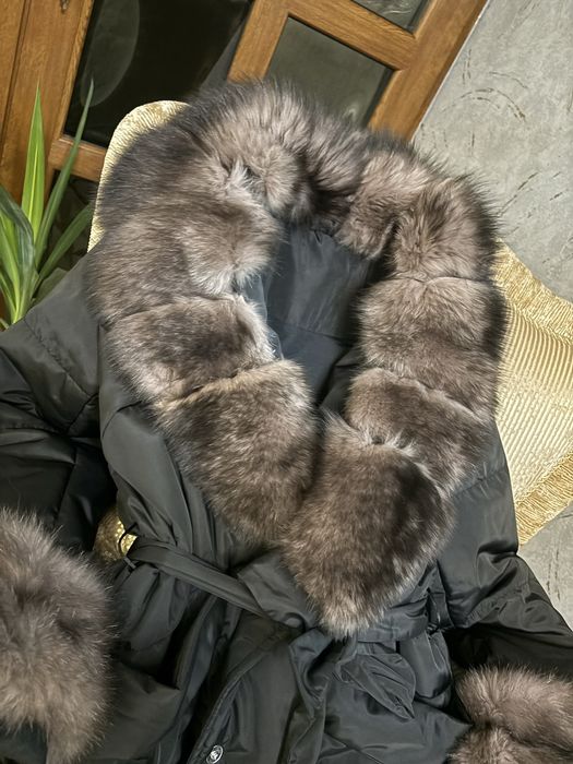 Vand haina  groasa cu guler de blana detasab